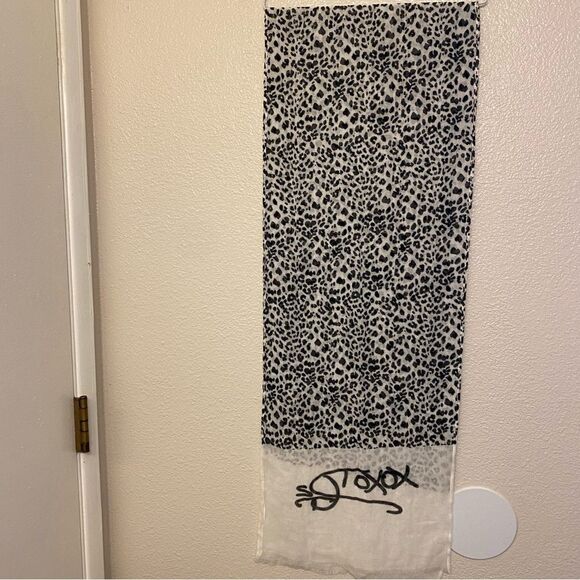 Diane Gilman White black Animal Print Scarf semi sheer lightweight 13x72 - Picture 3 of 6